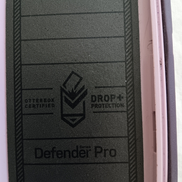 Otterbox Samsung S10 Purple Pre-owned - Picture 3 of 4